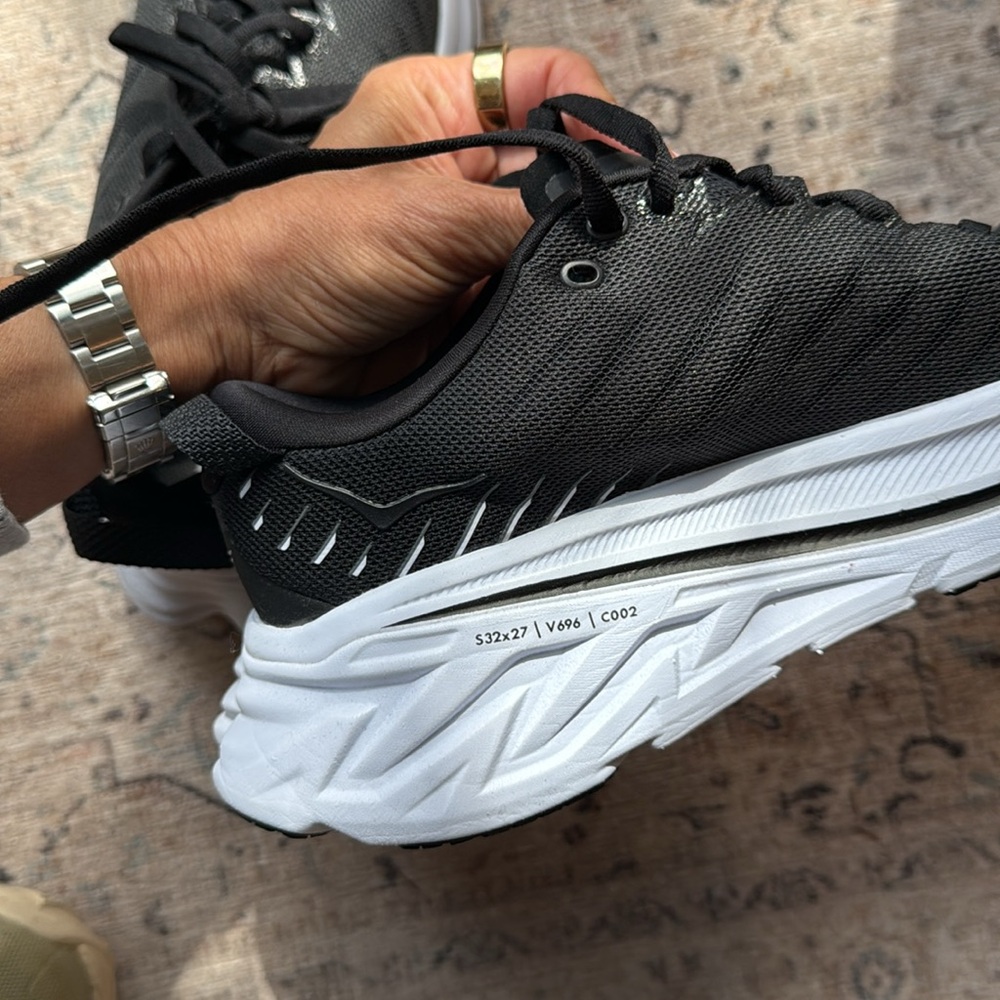 Hoka One One Women’s Bondi X Running Shoe Size 8.5 new